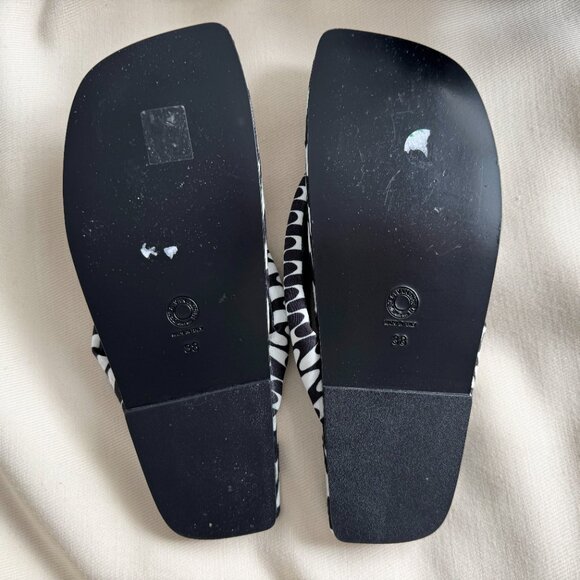 Dries Van Noten Printed Flip Flops, size 38 (fits like 8.5) - Picture 5 of 7